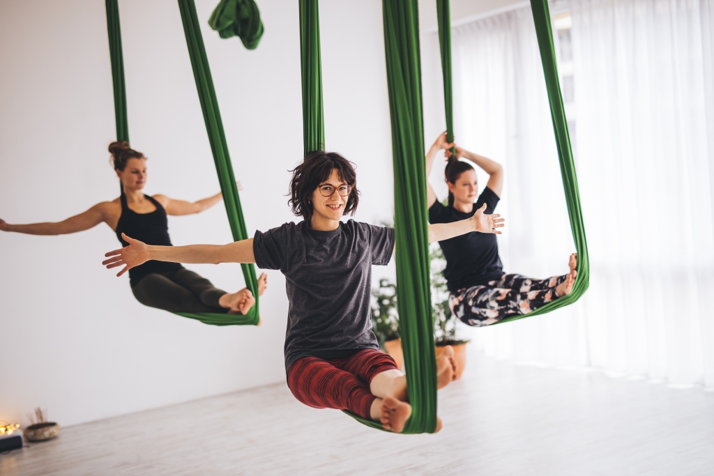 gedragen Harnas knoflook Aerial yoga: ken jij deze vorm van yoga al? - Bedrock