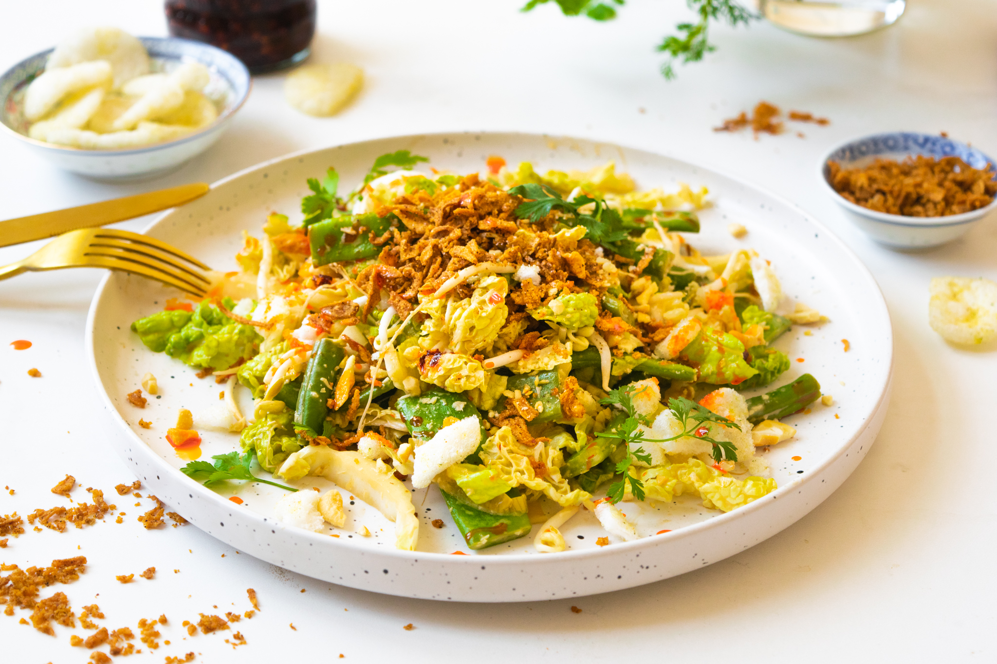 Aziatische Maaltijdsalade Met Peultjes En Kroepoek Vegan Vrijdag