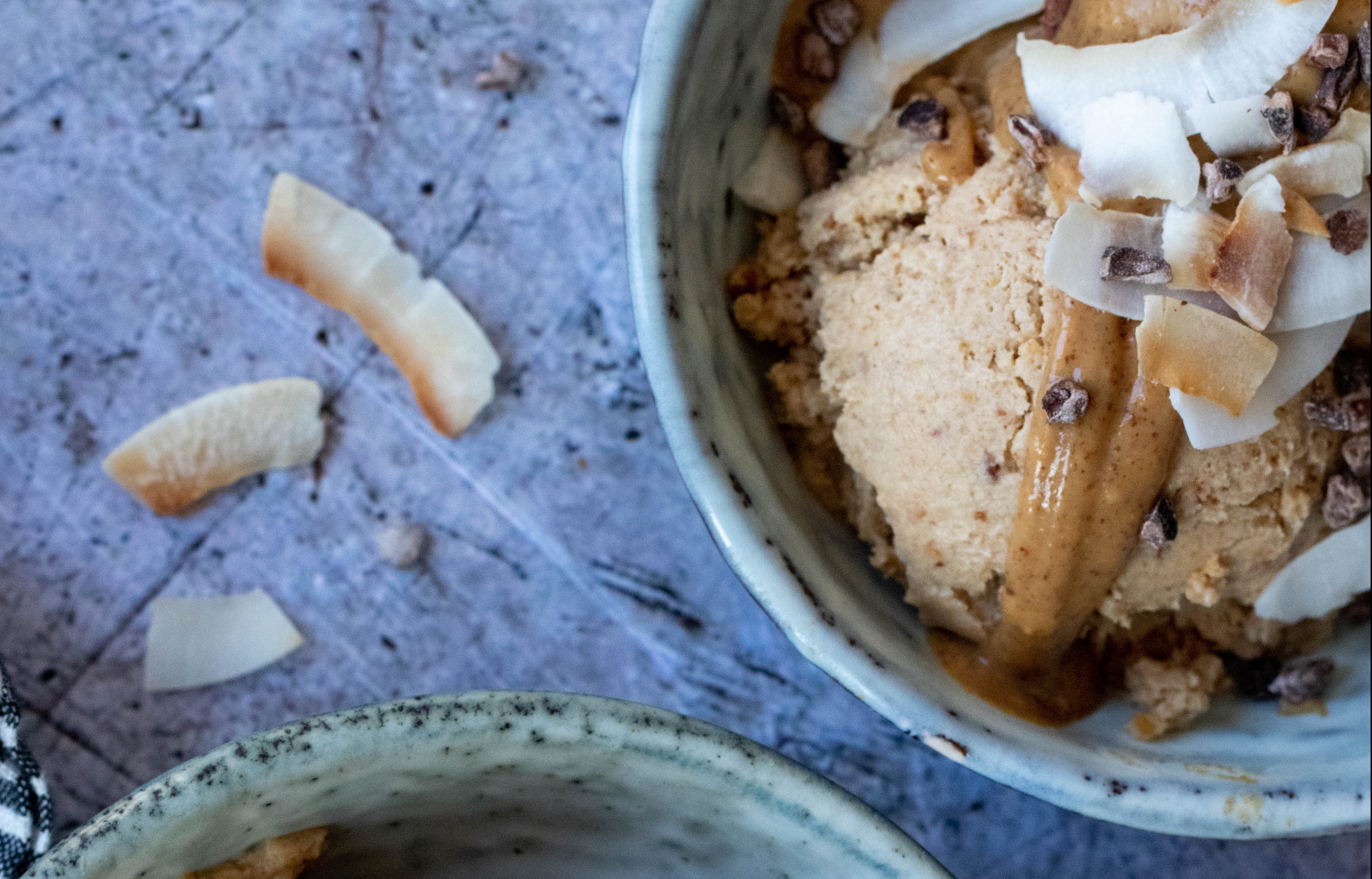 Recept Zo Maak Je Vegan Pindakaas Kaneel Ijs Bedrock